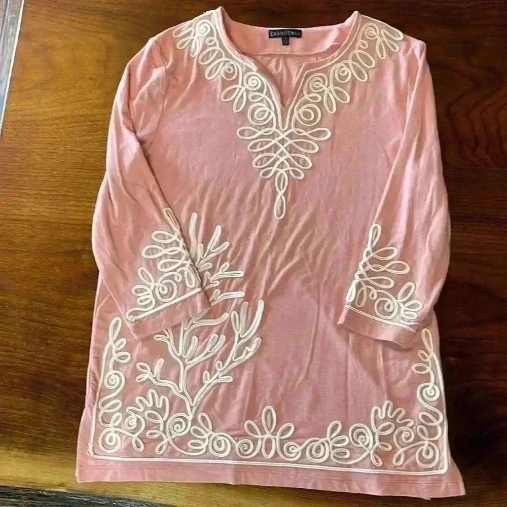 Never worn Bua Bua women’s soft pink beautiful shirt.  filagree stitching.